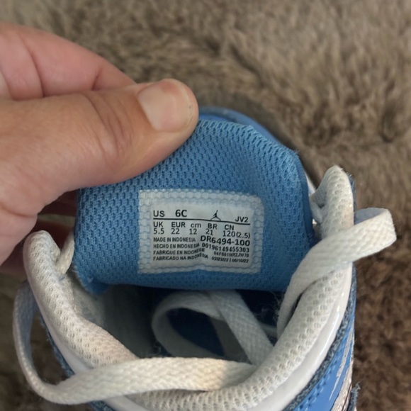 Air Jordan 1 Mid - Picture 4 of 5